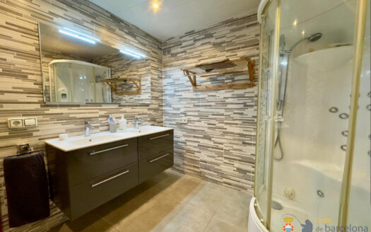 Дом в Пинеда-де-Мар